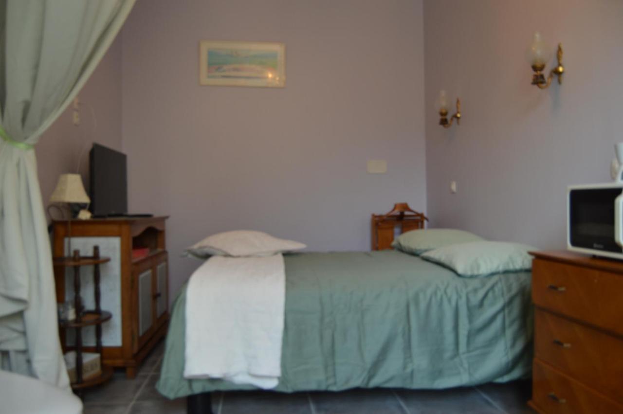 Chambre Charentaise Vars  エクステリア 写真