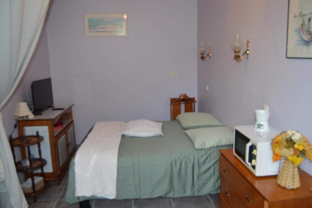 Chambre Charentaise Vars  エクステリア 写真